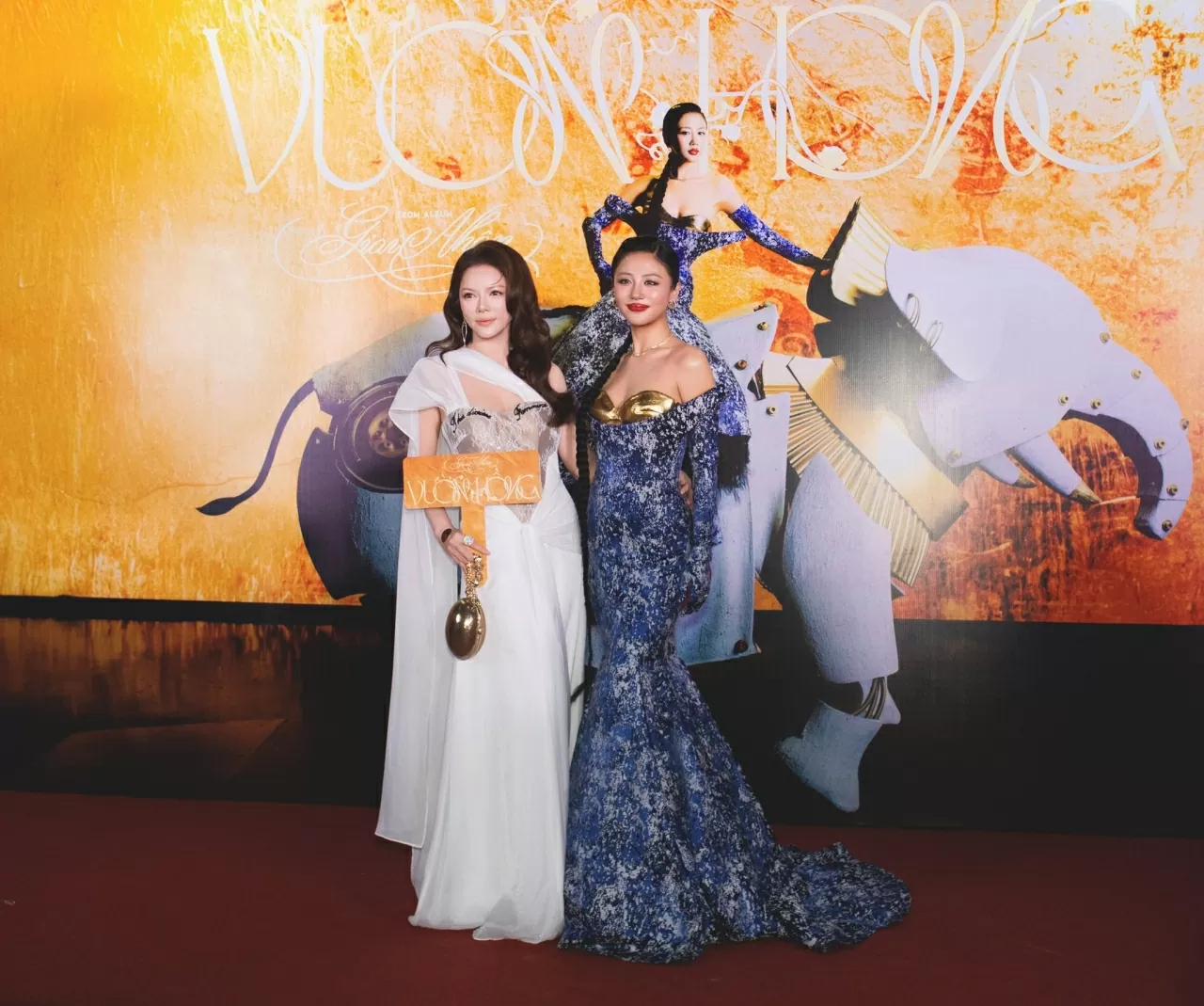 Sao Việt: Lý Nhã Kỳ đọ sắc cùng Văn Mai Hương Sao Việt: Lý Nhã Kỳ đọ sắc cùng Văn Mai Hương