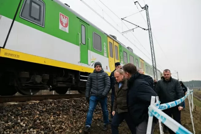 Tuyến đường sắt vận chuyển hàng viện trợ cho Ukraine bị nổ: Ba Lan điểm mặt chỉ tên thủ phạm, Nga nói đang đùa với lửa Tuyến đường sắt vận chuyển hàng viện trợ cho Ukraine bị nổ: Ba Lan điểm mặt chỉ tên thủ phạm, Nga nói đang đùa với lửa
