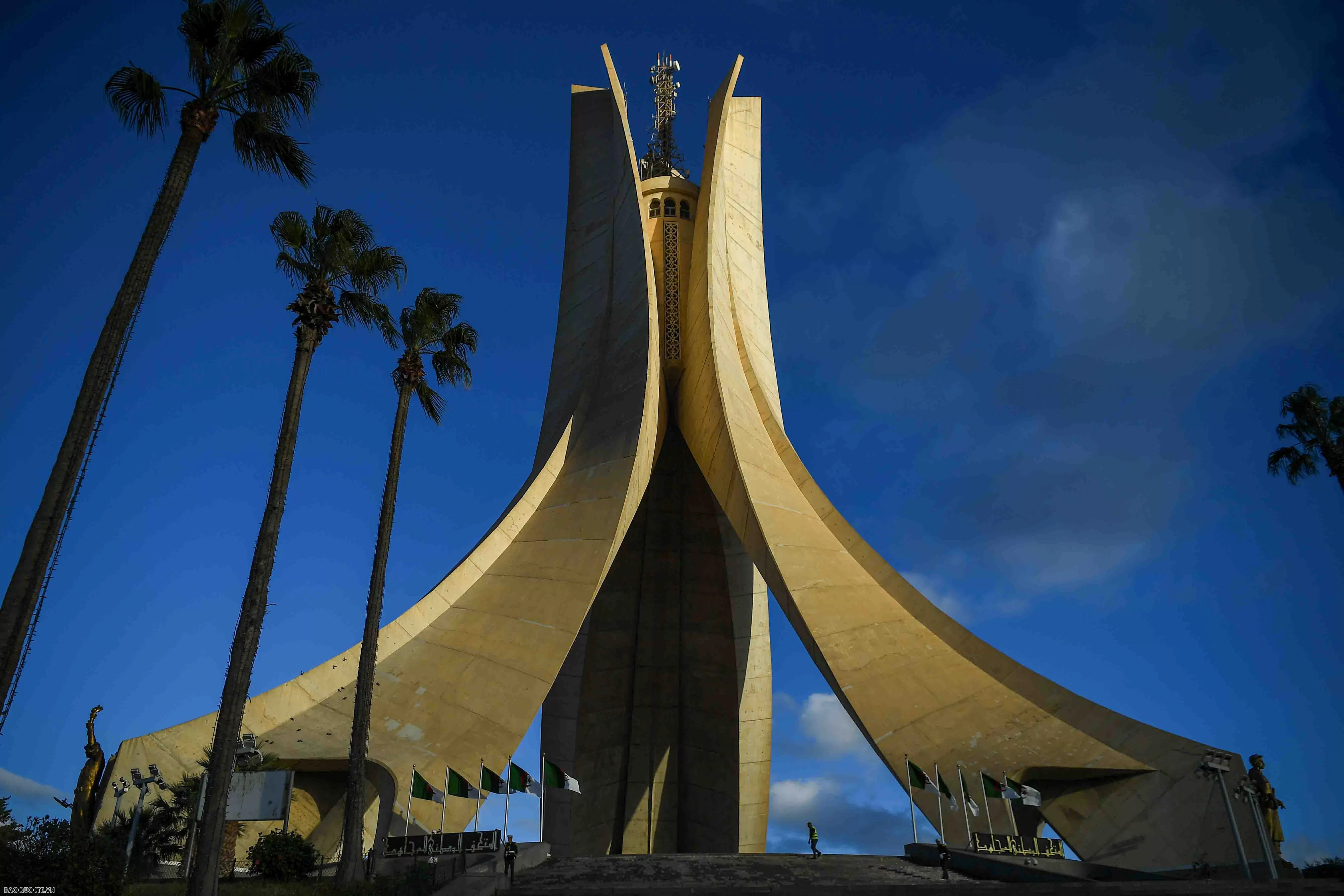 Thủ tướng Phạm Minh Chính và Phu nhân thăm Bảo tàng quốc gia về Cựu chiến binh Algeria