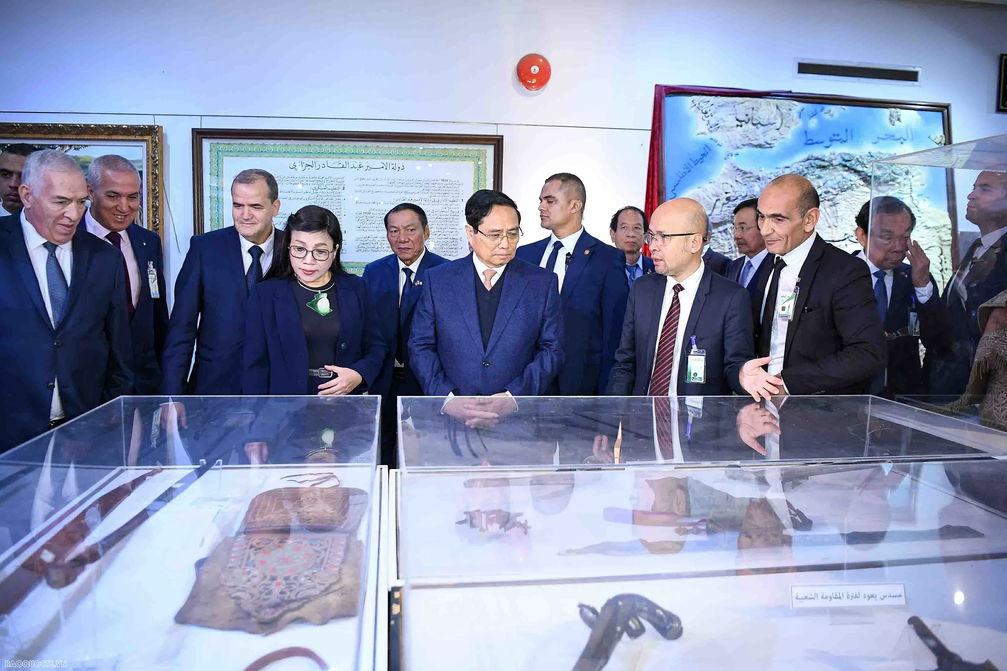 Thủ tướng Phạm Minh Chính và Phu nhân thăm Bảo tàng quốc gia về Cựu chiến binh Algeria