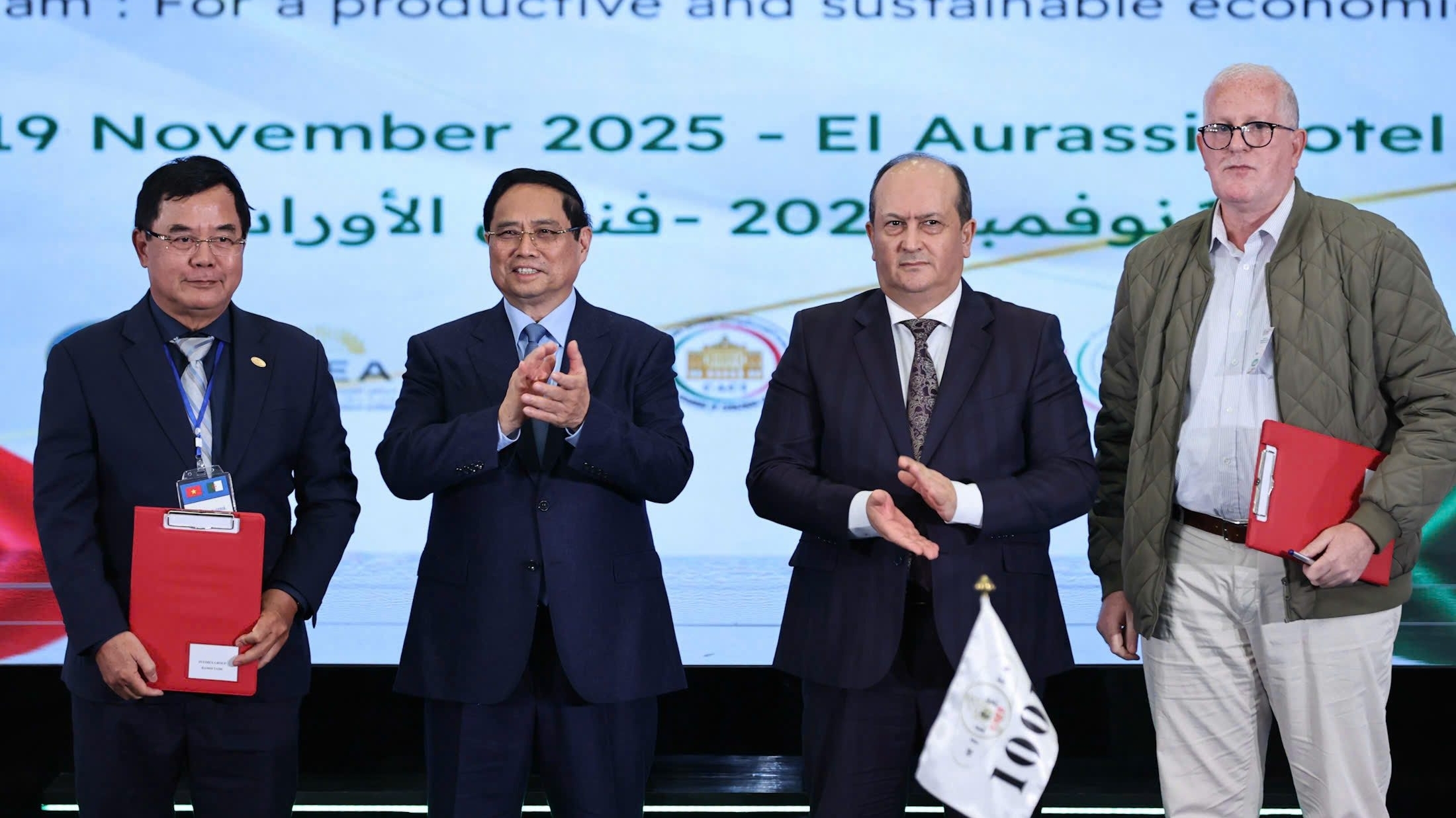 doanh nghiep viet nam co the dau tu tai algeria tu trong che den san xuat chip