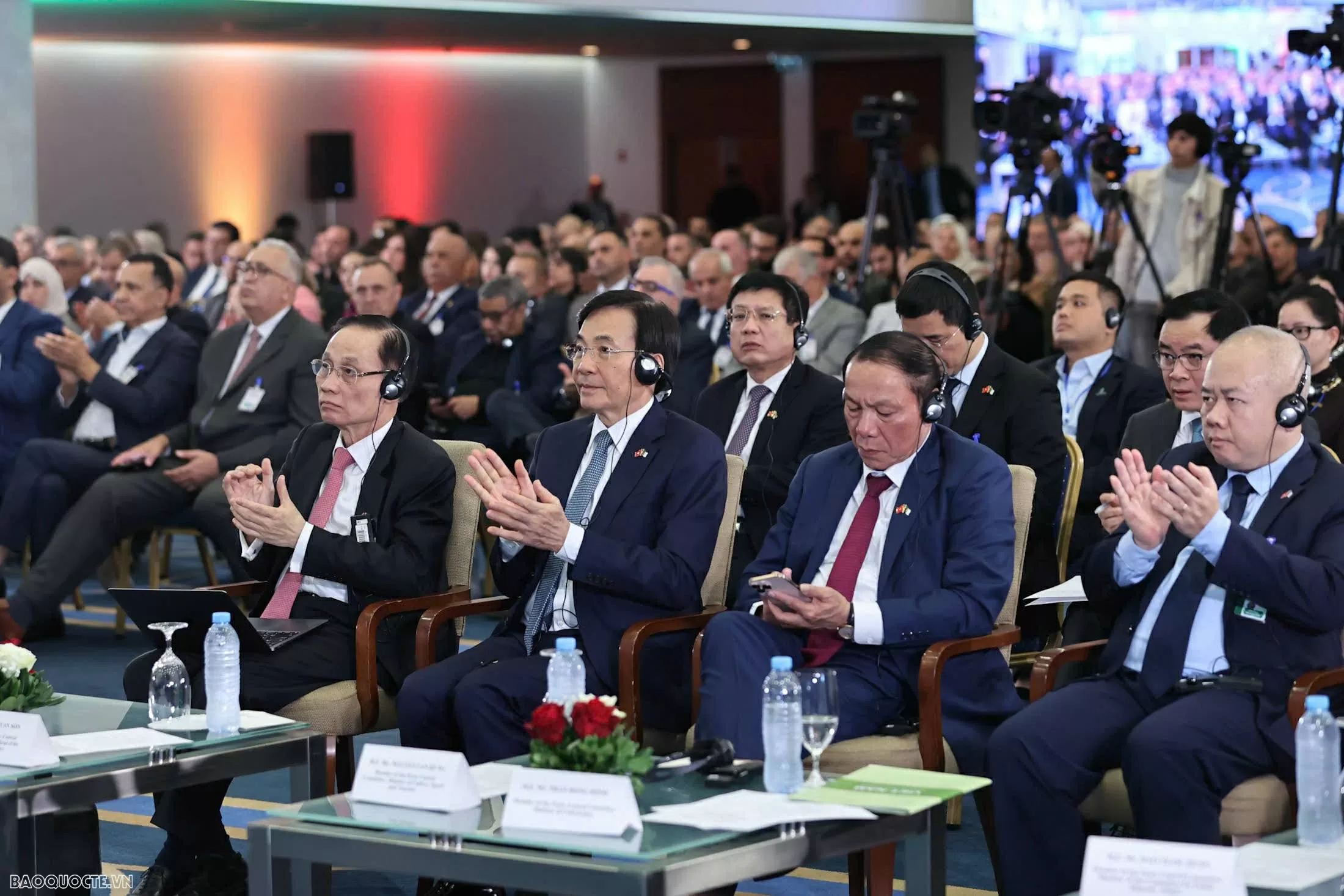 Doanh nghiệp Việt Nam có thể đầu tư tại Algeria 'từ trồng chè đến sản xuất chip'