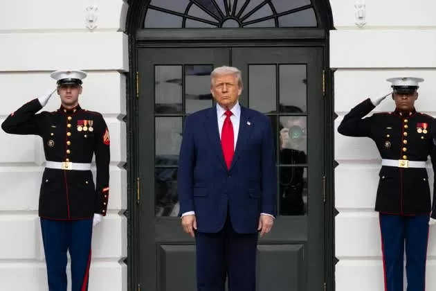 Truyền thông Mỹ: Tổng thống Trump 'đánh úp' phê chuẩn kế hoạch hòa bình Nga-Ukraine? Nội dung 28 điểm có gì? (Nguồn: Politico) Truyền thông Mỹ: Tổng thống Trump 'đánh úp' phê chuẩn kế hoạch hòa bình Nga-Ukraine? Nội dung 28 điểm có gì? (Nguồn: Politico)