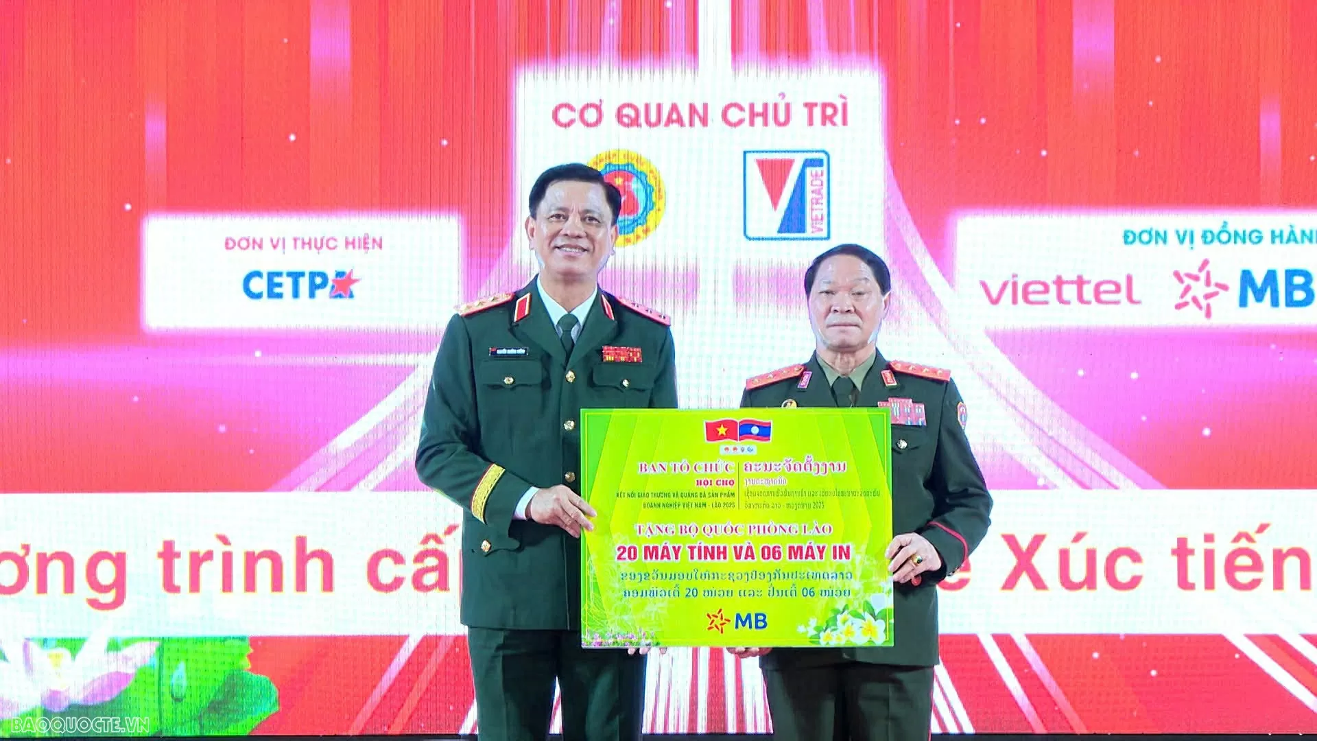 Bộ Quốc phòng Việt Nam đã trao tặng nhiều phần quà cho các gia đình chính sách; tặng một số trang thiết bị máy tính cho Bộ Quốc phòng Lào