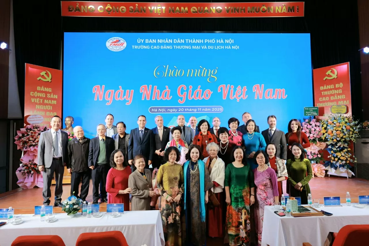 Đại sứ các nước tham dự Lễ kỷ niệm Ngày Nhà giáo Việt Nam tại Hà Nội Đại sứ các nước tham dự Lễ kỷ niệm Ngày Nhà giáo Việt Nam tại Hà Nội