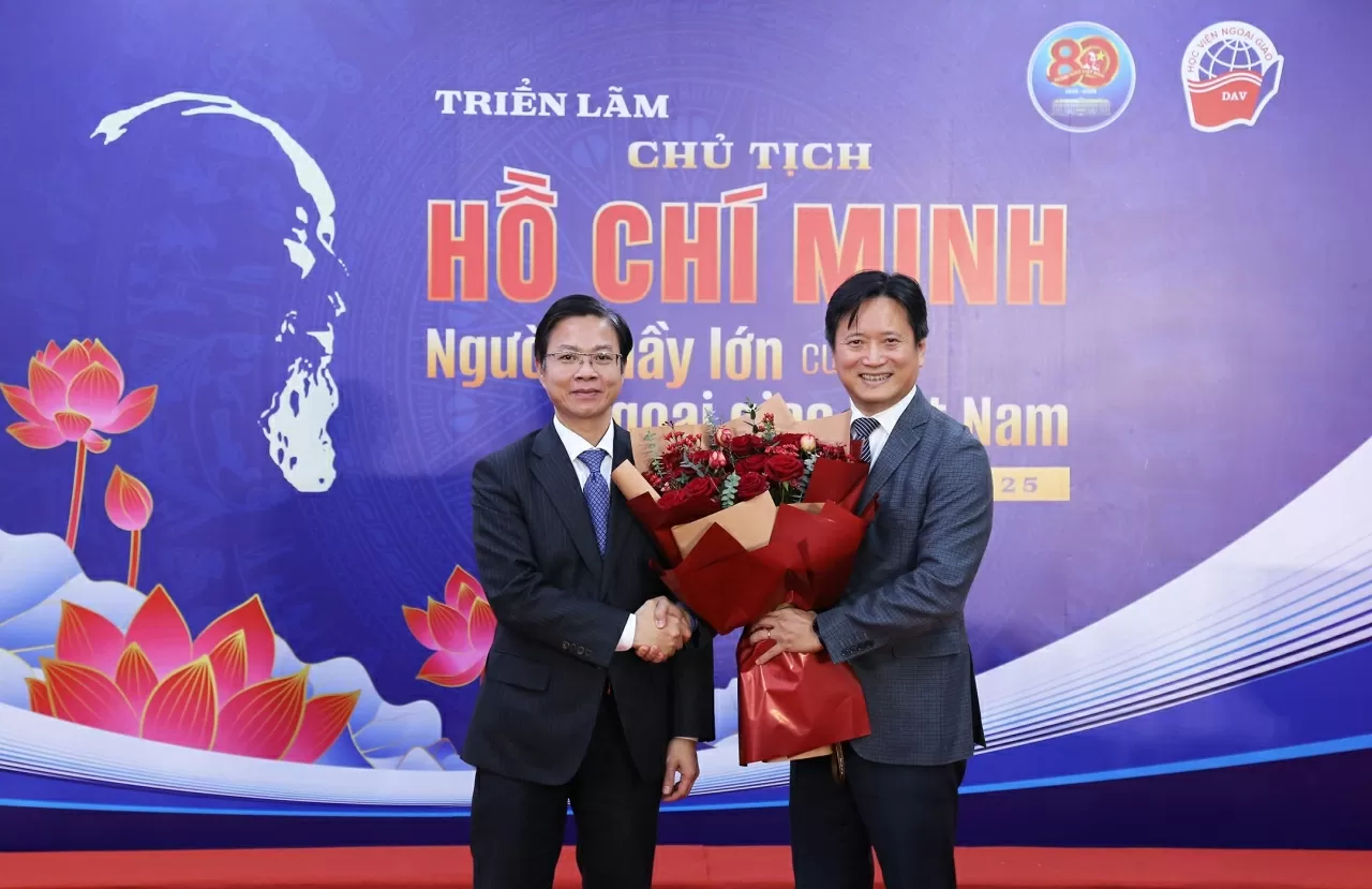 Học viện Ngoại giao tổ chức Triển lãm về Chủ tịch Hồ Chí Minh nhân Ngày Nhà giáo Việt Nam