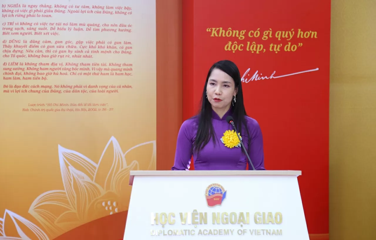 Học viện Ngoại giao tổ chức Triển lãm về Chủ tịch Hồ Chí Minh nhân Ngày Nhà giáo Việt Nam Học viện Ngoại giao tổ chức Triển lãm về Chủ tịch Hồ Chí Minh nhân Ngày Nhà giáo Việt Nam