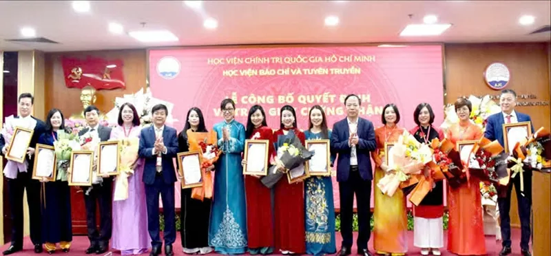 Học viện Báo chí và Tuyên truyền nhận chứng nhận kiểm định chất lượng giáo dục cho 12 chương trình đào tạo