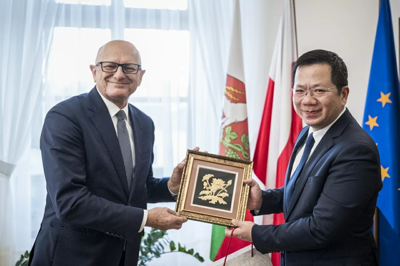 Truy tặng Huân chương Hữu nghị, Việt Nam ghi nhận đóng góp to lớn của cố kiến trúc sư Kazimierz Kwiatkowski Truy tặng Huân chương Hữu nghị, Việt Nam ghi nhận đóng góp to lớn của cố kiến trúc sư Kazimierz Kwiatkowski