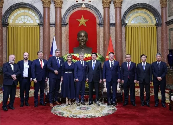 Chủ tịch nước Lương Cường khẳng định Czech một trong những đối tác ưu tiên hàng đầu của Việt Nam tại Trung Đông Âu Chủ tịch nước Lương Cường khẳng định Czech một trong những đối tác ưu tiên hàng đầu của Việt Nam tại Trung Đông Âu