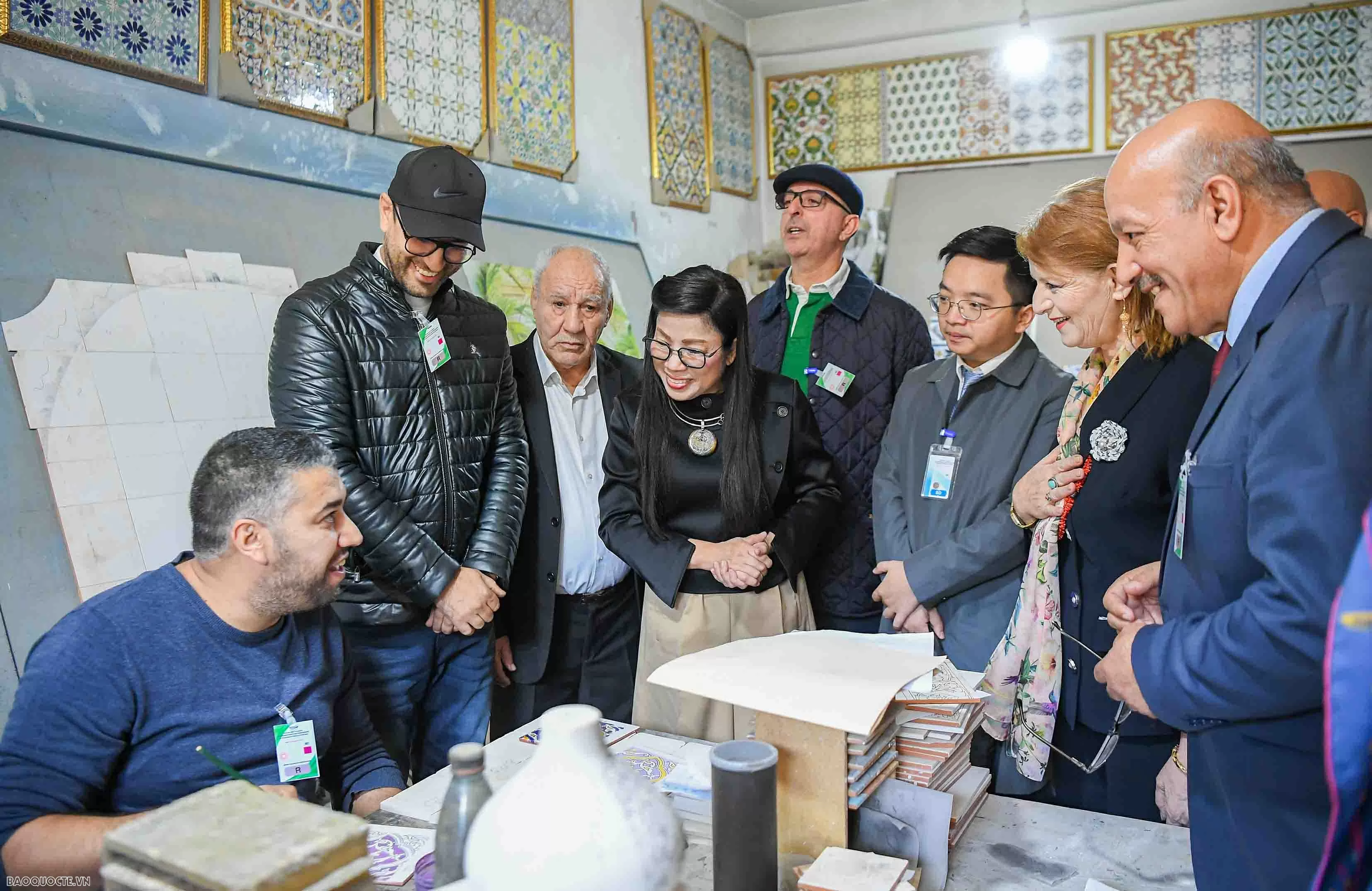 Phu nhân Thủ tướng thăm và tặng quà cho các em nhỏ có hoàn cảnh đặc biệt tại Algeria