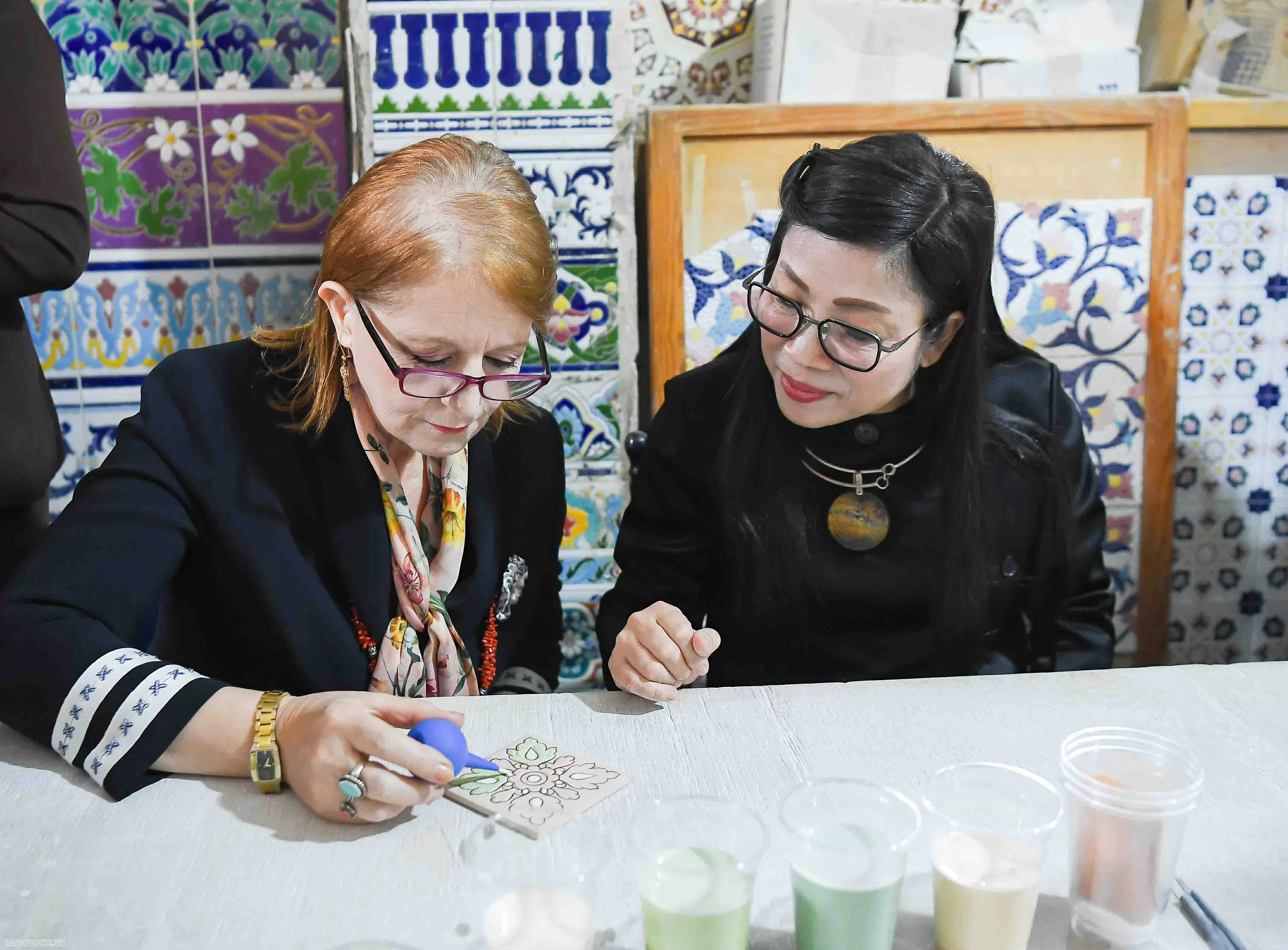 Phu nhân Thủ tướng thăm và tặng quà cho các em nhỏ có hoàn cảnh đặc biệt tại Algeria Phu nhân Thủ tướng thăm và tặng quà cho các em nhỏ có hoàn cảnh đặc biệt tại Algeria