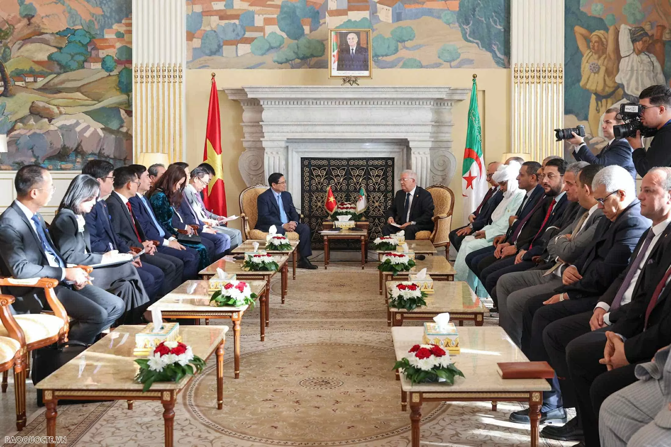 Thủ tướng Phạm Minh Chính hội kiến Chủ tịch Hội đồng Dân tộc Algeria