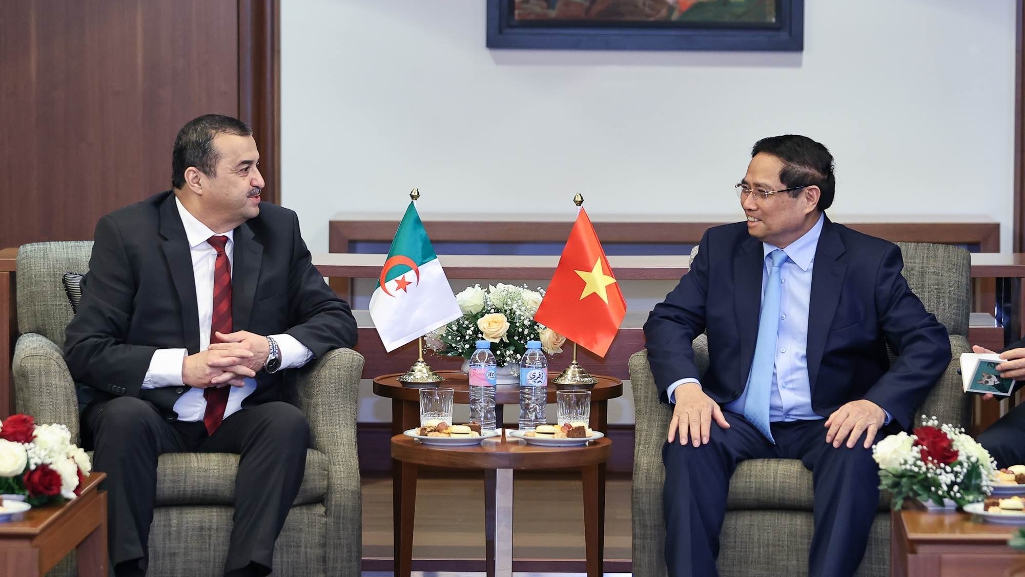 thu tuong de nghi bo dau khi va mo algeria thuc day hop tac nang luong dau khi giua hai nuoc