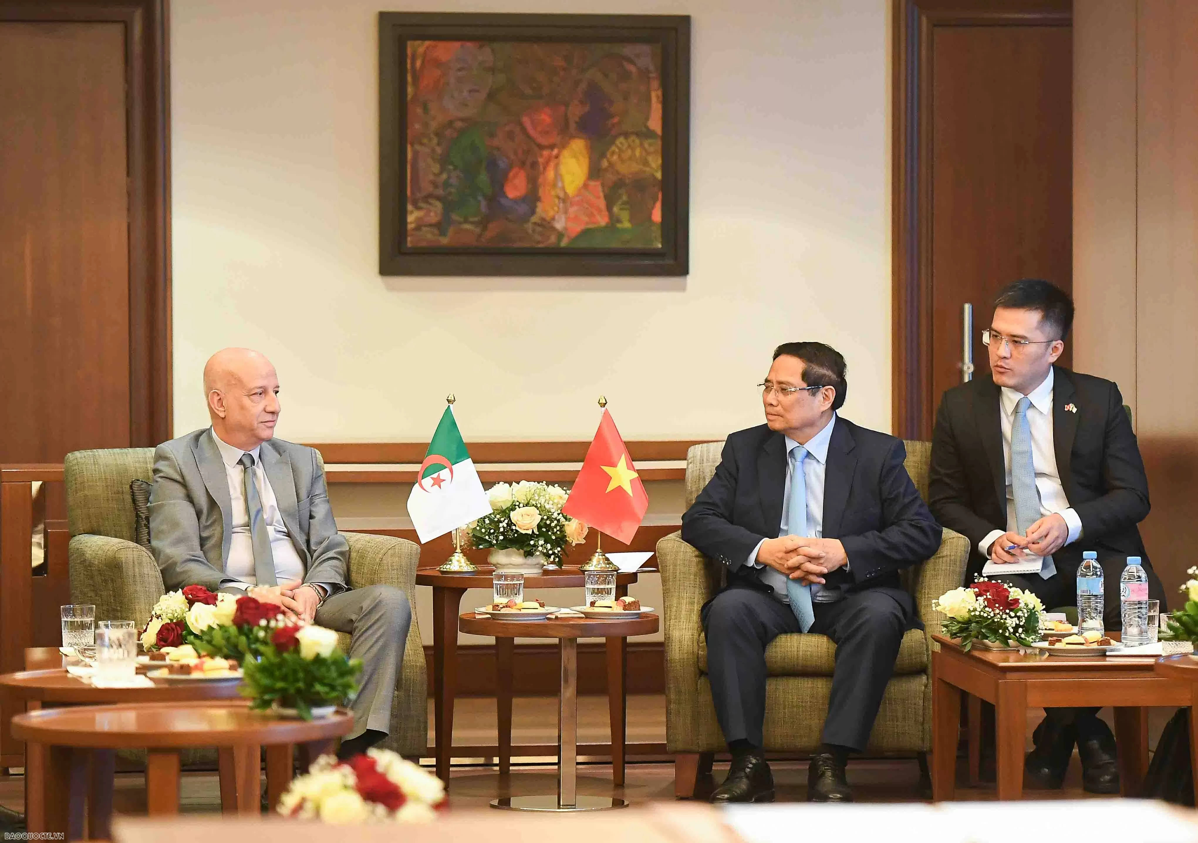 Thủ tướng Tiếp Tổng Bí thư Đảng FLN và chứng kiến Lễ ký, trao Thoả thuận hợp tác giữa hai Đảng