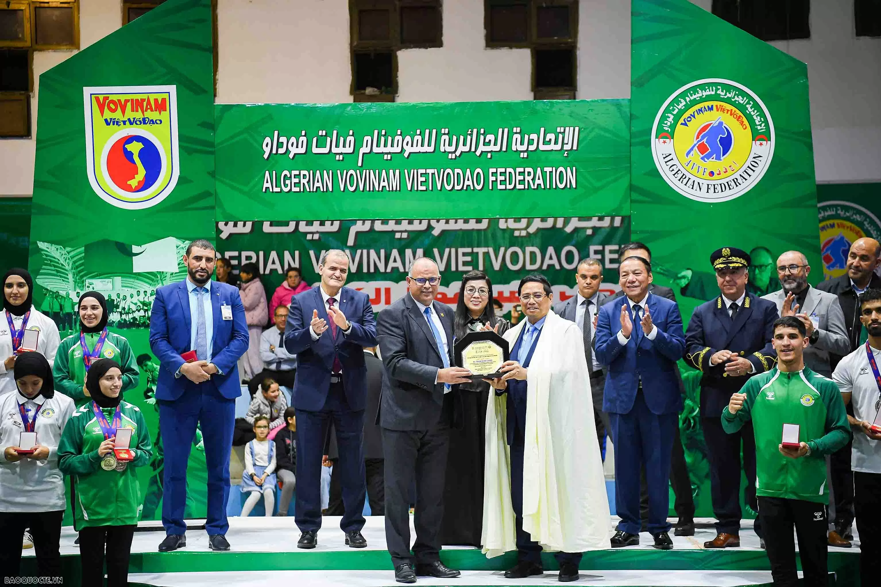 Thủ tướng và Phu nhân dự khán Đội tuyển quốc gia Vovinam của Algeria biểu diễn Thủ tướng và Phu nhân dự khán Đội tuyển quốc gia Vovinam của Algeria biểu diễn