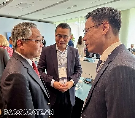 Thứ trưởng Ngoại giao Đặng Hoàng Giang tham dự Diễn đàn Kinh tế mới 2025 của Bloomberg tại Singapore
