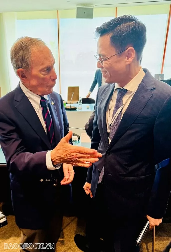 Thứ trưởng Ngoại giao Đặng Hoàng Giang tham dự Diễn đàn Kinh tế mới 2025 của Bloomberg tại Singapore
