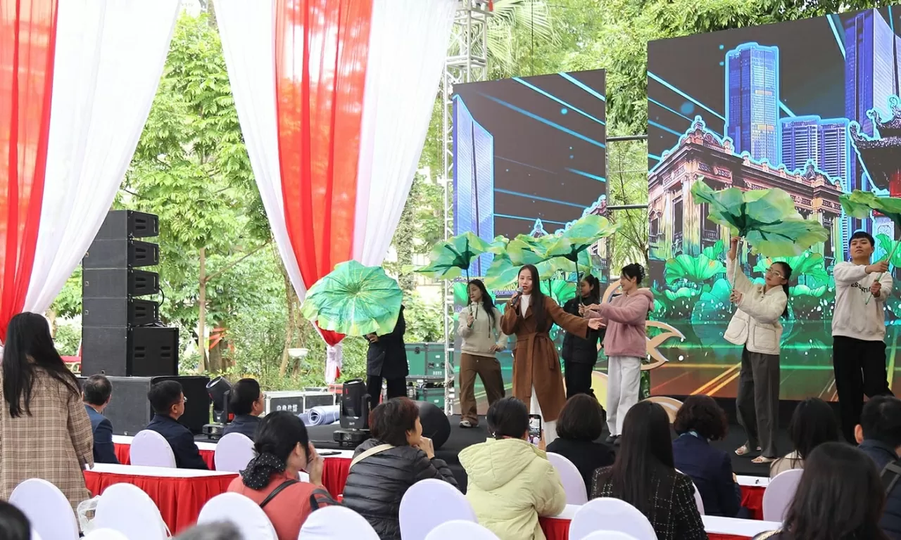 Các đại biểu tổng duyệt chườn trình Khai mạc diễn ra vào sáng 23/11. (Ảnh: Thành Long)