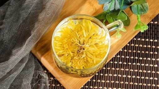 Buổi tối uống 3 loại trà này để cải thiện chất lượng giấc ngủ, gián tiếp hỗ trợ giảm mỡ bụng