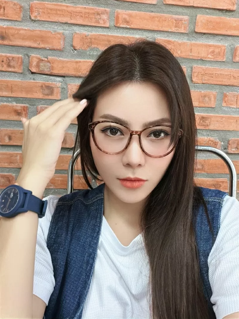 Diễn viên Quỳnh Kool sang chảnh, Hoa hậu Lương Thùy Linh cuốn hút