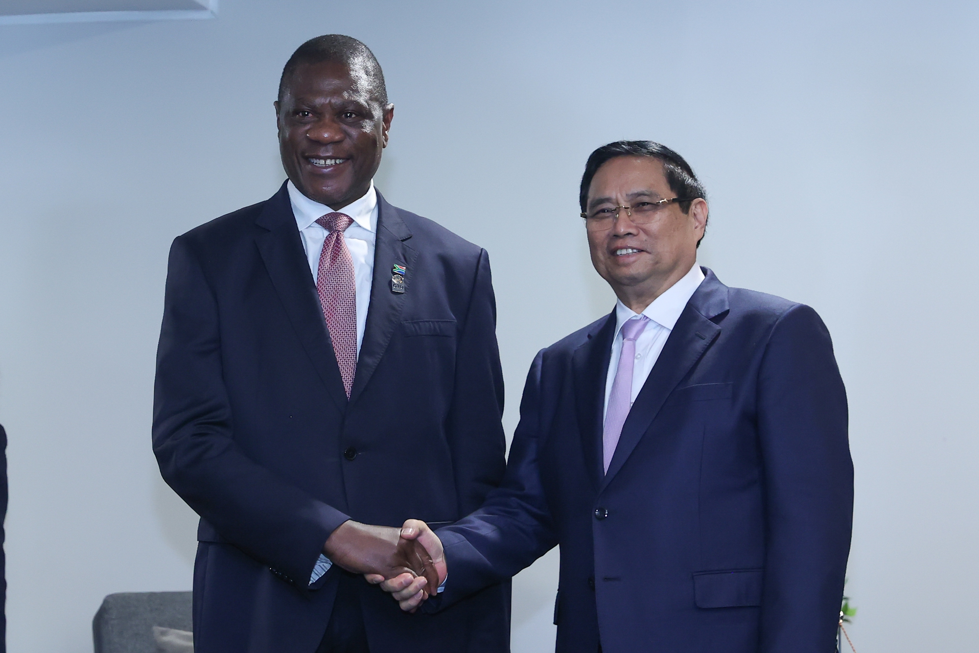 Thủ tướng Phạm Minh Chính gặp Phó Tổng thống Nam Phi- Ảnh 1.