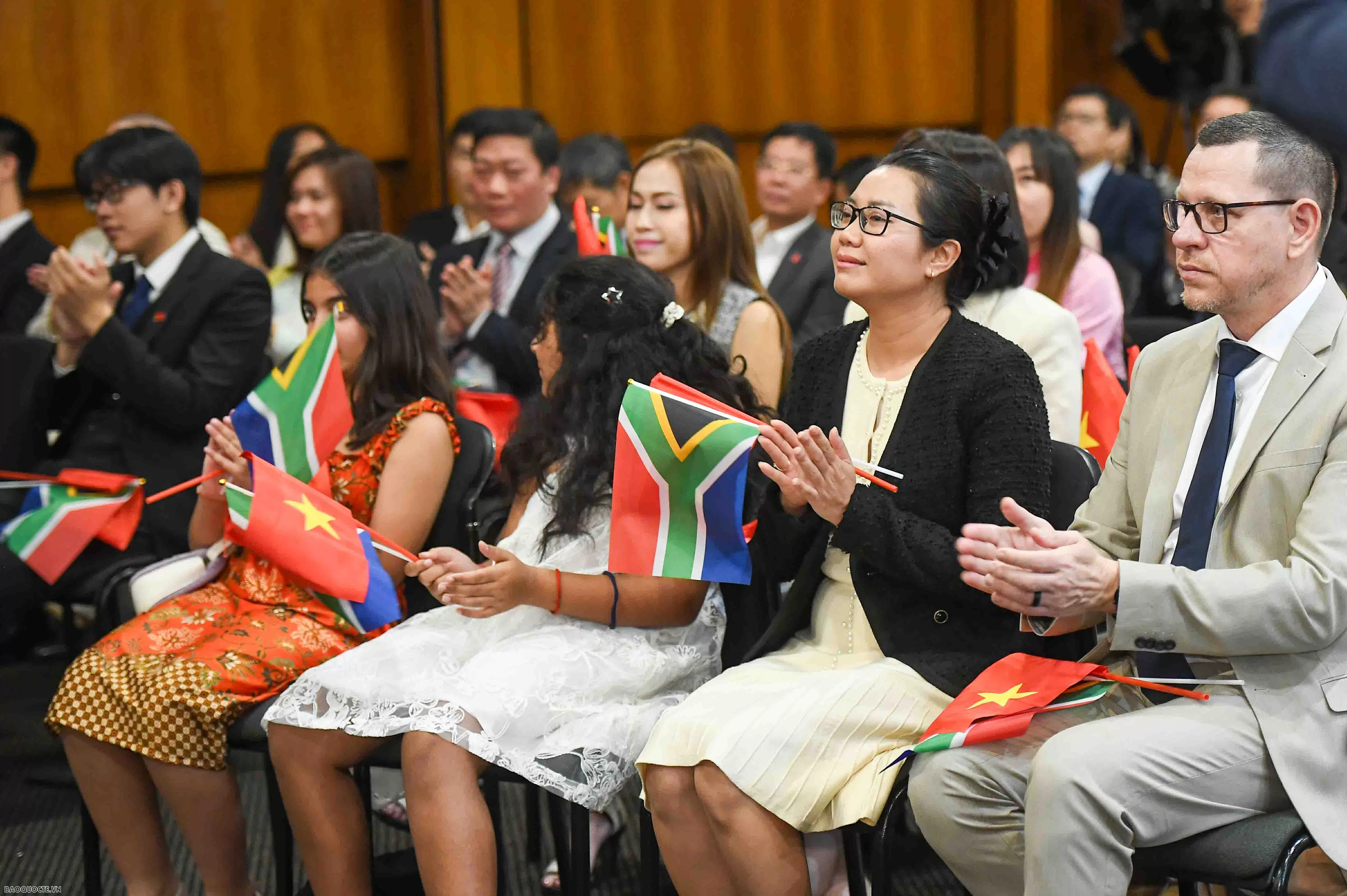 Thủ tướng: Đẩy mạnh hợp tác kinh tế, cộng đồng người Việt ở Nam Phi sẽ lớn mạnh Thủ tướng: Đẩy mạnh hợp tác kinh tế, cộng đồng người Việt ở Nam Phi sẽ lớn mạnh