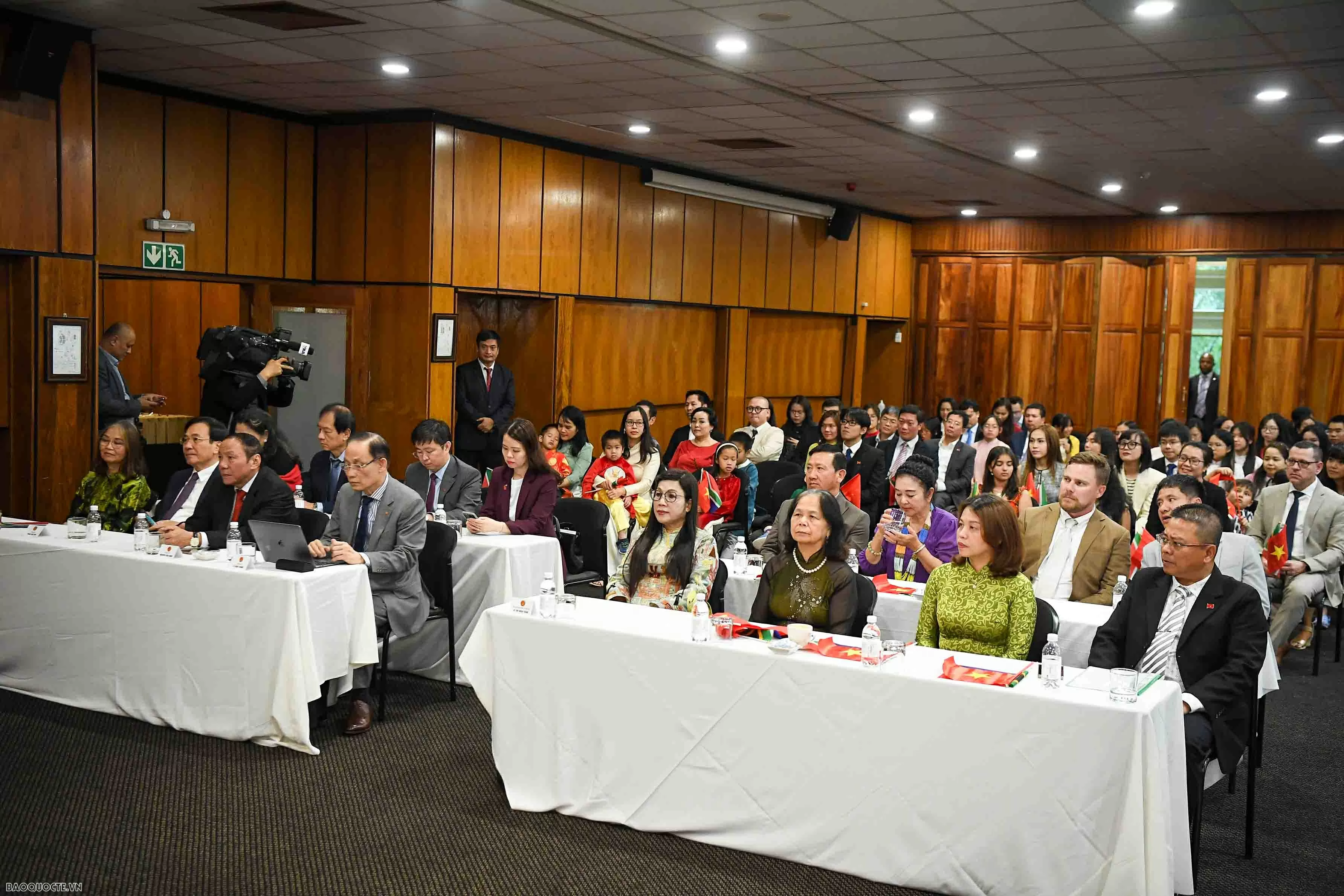 Thủ tướng: Đẩy mạnh hợp tác kinh tế, cộng đồng người Việt ở Nam Phi sẽ lớn mạnh Thủ tướng: Đẩy mạnh hợp tác kinh tế, cộng đồng người Việt ở Nam Phi sẽ lớn mạnh