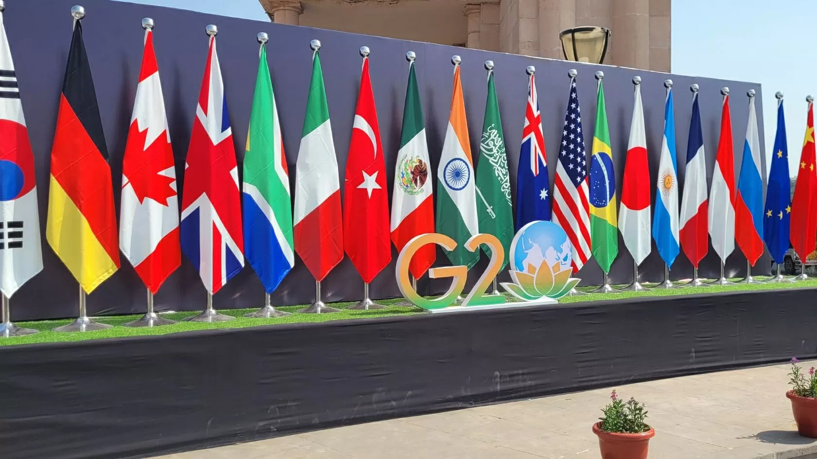 Lần đầu tiên trong lịch sử hiện đại, Hội nghị thượng đỉnh G20 khai mạc tại châu Phi. olaireland