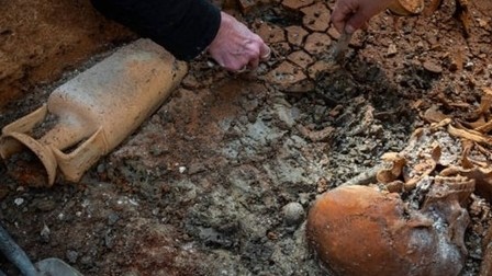 Hungary: Phát hiện quan tài La Mã 1.700 năm được niêm phong kín