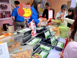 Đặc sản Cao Bằng đưa tình cảm sẻ chia của bạn bè trong nước và quốc tế đến với đồng bào vùng cao