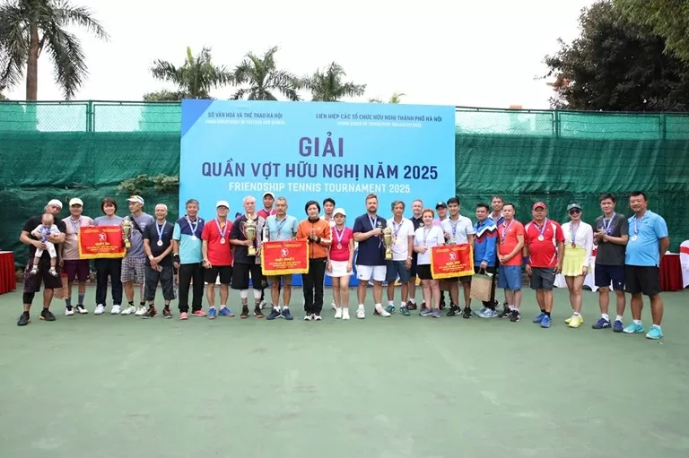 Sôi động Giải Quần vợt hữu nghị Hà Nội Sôi động Giải Quần vợt hữu nghị Hà Nội