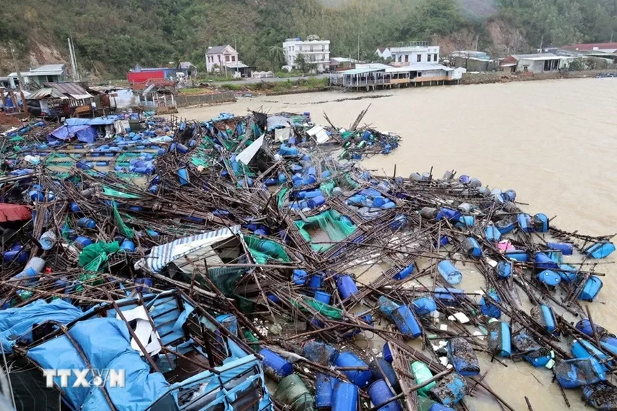 Sân bay Tuy Hoà hoạt động trở lại, các hãng hàng không tích cực vận chuyển hàng hoá cứu trợ đến Trung Bộ Sân bay Tuy Hoà hoạt động trở lại, các hãng hàng không tích cực vận chuyển hàng hoá cứu trợ đến Trung Bộ