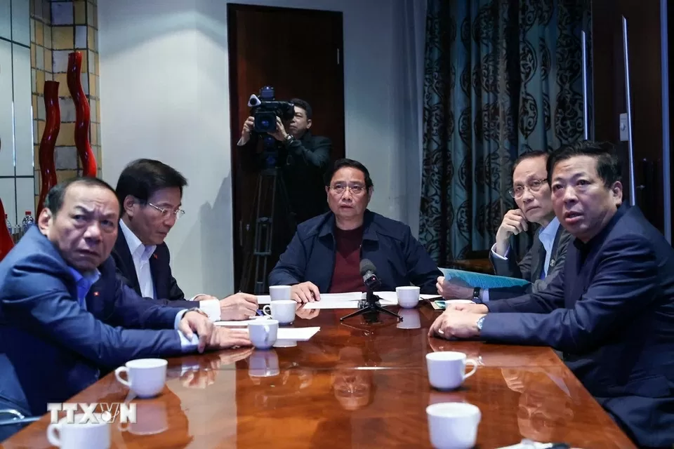 Từ Nam Phi, Thủ tướng họp khẩn trực tuyến về khắc phục hậu quả mưa lũ