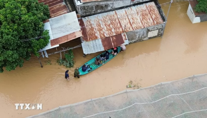 Mưa lũ và sạt lở đất tại khu vực miền Trung đã khiến 102 người thiệt mạng và mất tích