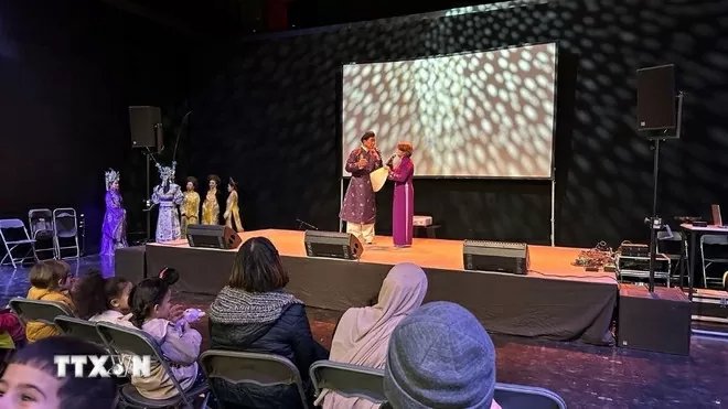 Một tiết mục biểu diễn văn nghệ của Hội Tiếng tơ đồng tại Festival.