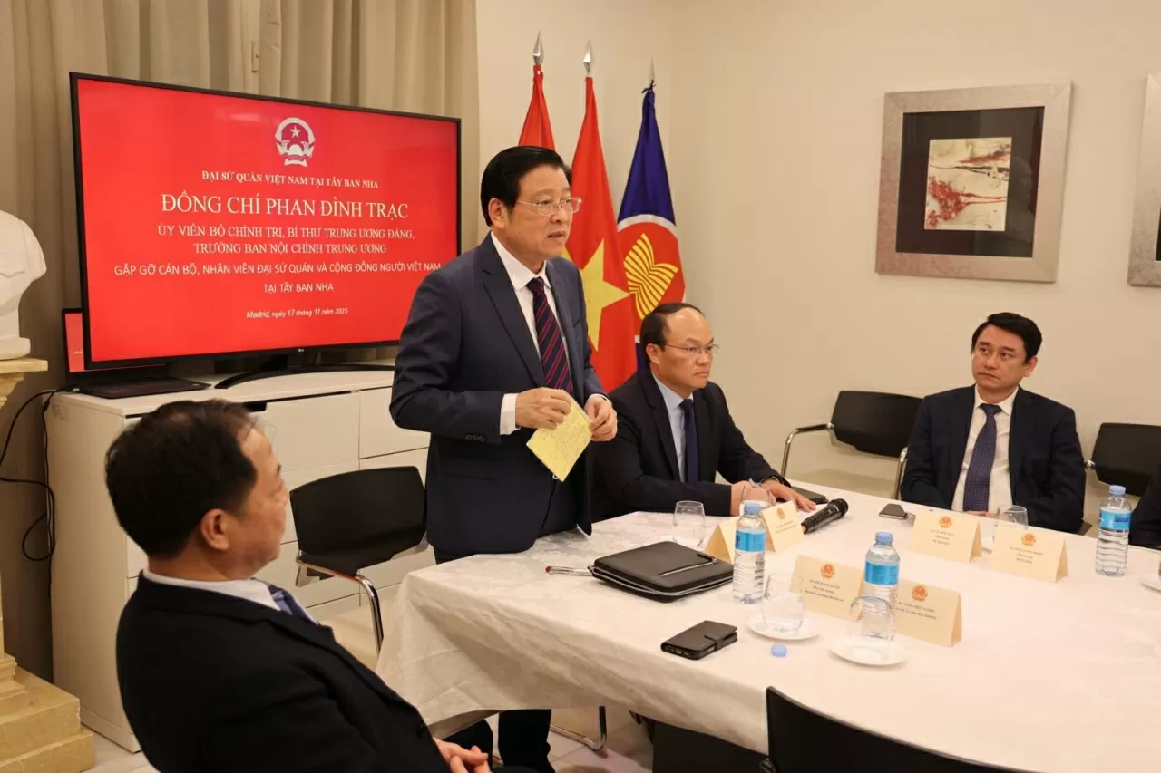 Đoàn đại biểu Đảng Cộng sản Việt Nam thăm và làm việc tại Tây Ban Nha Đoàn đại biểu Đảng Cộng sản Việt Nam thăm và làm việc tại Tây Ban Nha