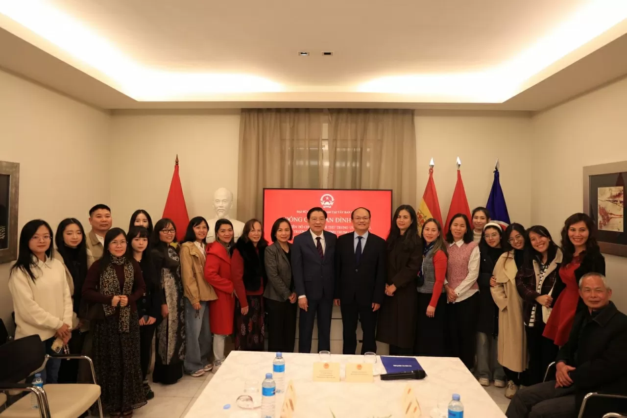 Đoàn đại biểu Đảng Cộng sản Việt Nam thăm và làm việc tại Tây Ban Nha Đoàn đại biểu Đảng Cộng sản Việt Nam thăm và làm việc tại Tây Ban Nha