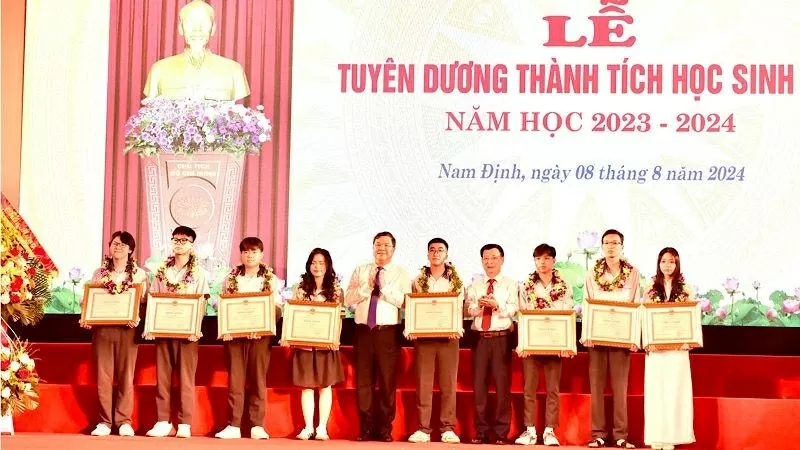 Trường THPT chuyên Lê Hồng Phong – Trăm năm huy hoàng, vững vàng tiến bước