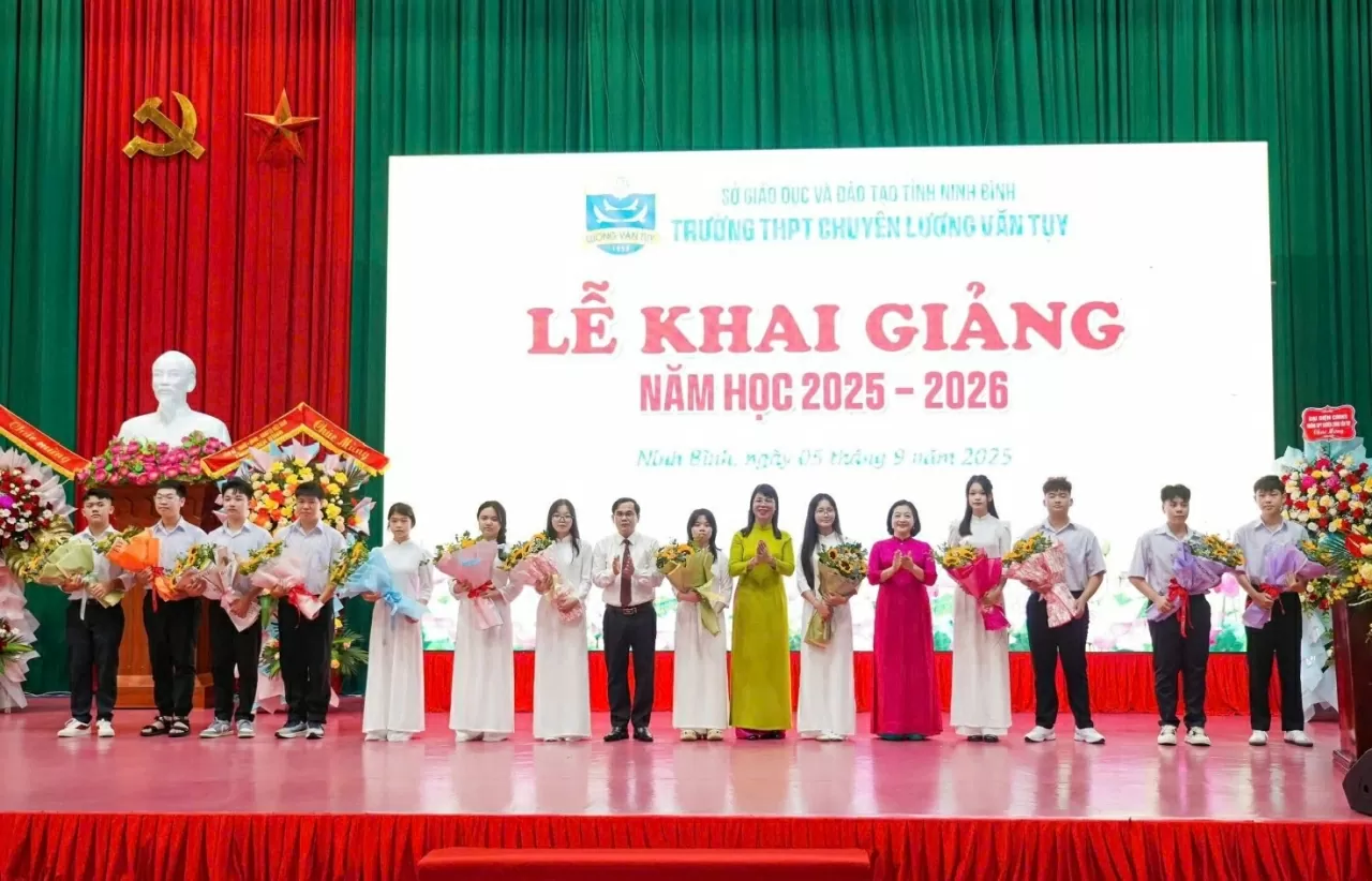Trường THPT Chuyên Lương Văn Tụy: Phát huy truyền thống hiếu học đất cố đô Trường THPT Chuyên Lương Văn Tụy: Phát huy truyền thống hiếu học đất cố đô