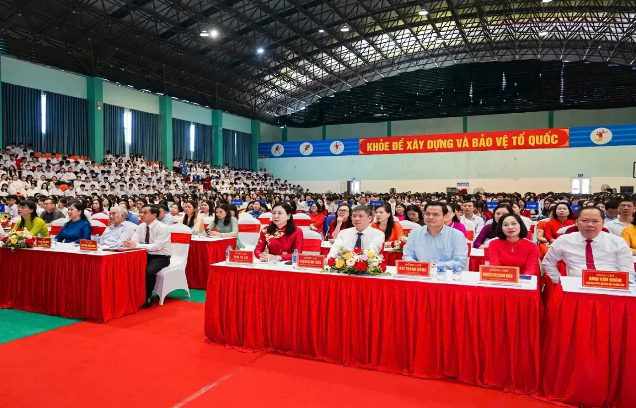 Trường THPT Chuyên Lương Văn Tụy: Phát huy truyền thống hiếu học đất cố đô Trường THPT Chuyên Lương Văn Tụy: Phát huy truyền thống hiếu học đất cố đô