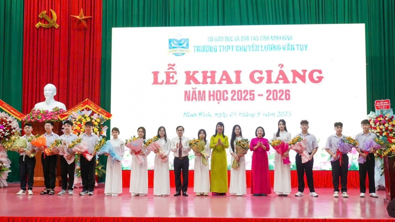 truong thpt chuyen luong van tuy phat huy truyen thong hieu hoc dat co do