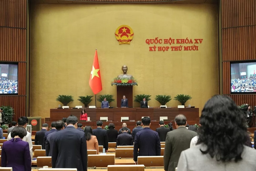 Quốc hội tưởng niệm đồng bào tử vong, quyên góp, ủng hộ vùng thiên tai, bão lũ