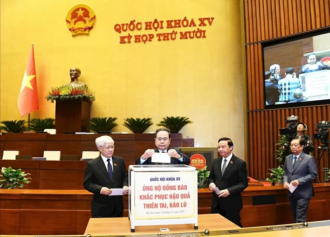 Quốc hội tưởng niệm đồng bào tử vong, quyên góp, ủng hộ vùng thiên tai, bão lũ