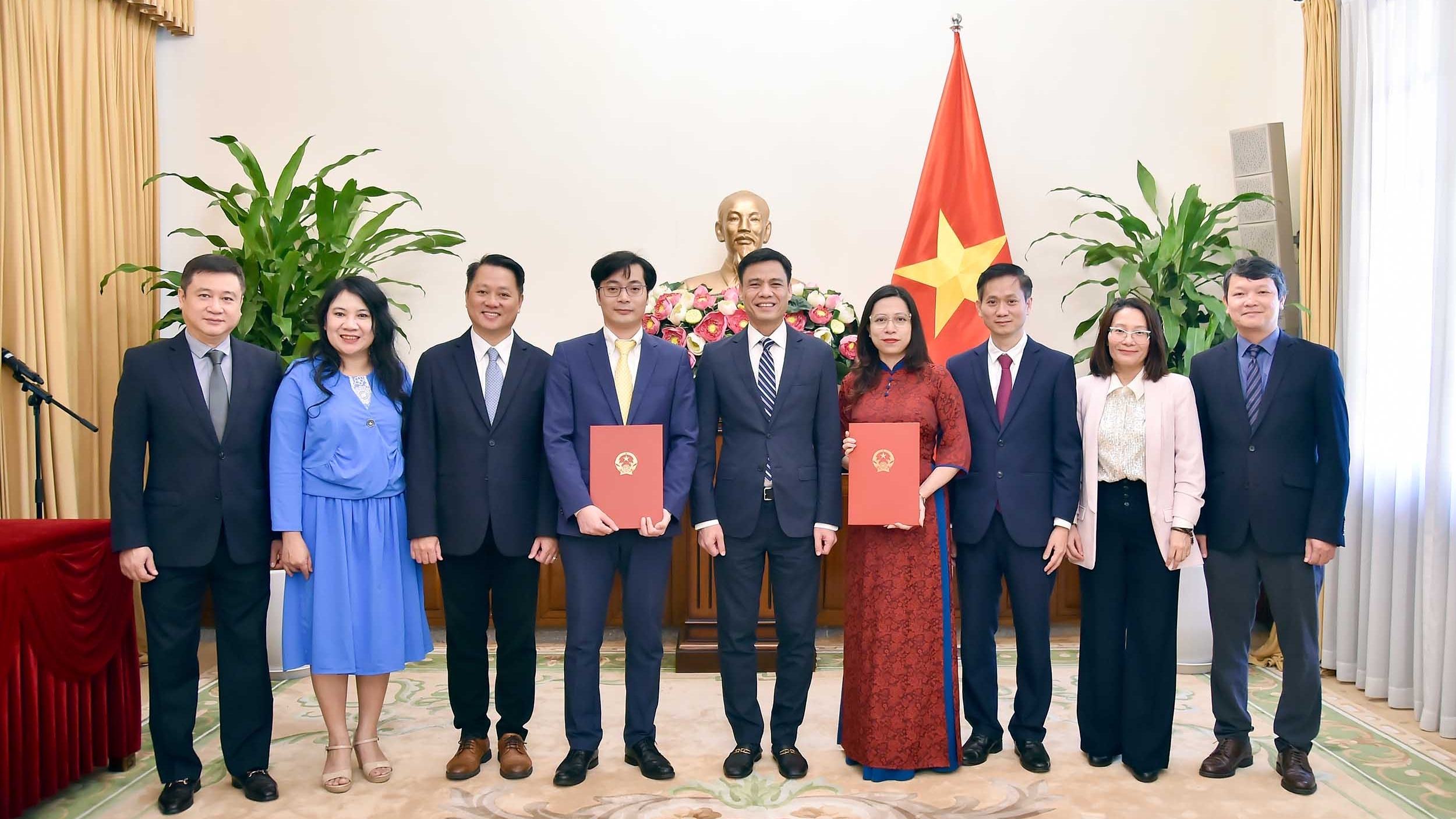 Bộ Ngoại giao trao quyết định bổ nhiệm cán bộ lãnh đạo, quản lý