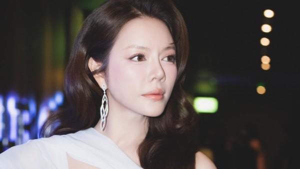 Sao Việt: Lý Nhã Kỳ tỏa sáng với phong cách tiểu thư, ngọt ngào