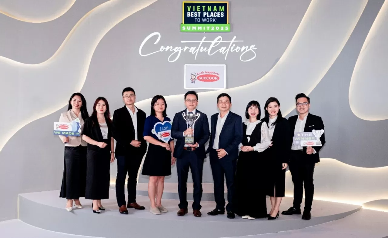Tập thể Acecook Việt Nam vinh dự nhận giải tại chương trình, đây là năm thứ 10 công ty có mặt trong bảng xếp hạng.