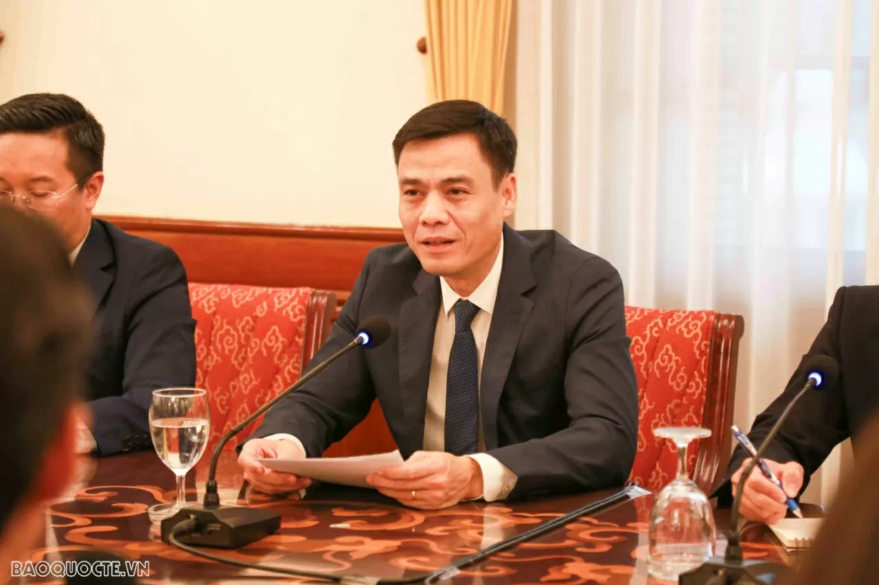 Thứ trưởng Bộ Ngoại giao Đặng Hoàng Giang tiếp ông Ozeki Kenji, Giám đốc Học viện Hành chính và Quản lý Matsushita, Nhật Bản Thứ trưởng Bộ Ngoại giao Đặng Hoàng Giang tiếp ông Ozeki Kenji, Giám đốc Học viện Hành chính và Quản lý Matsushita, Nhật Bản