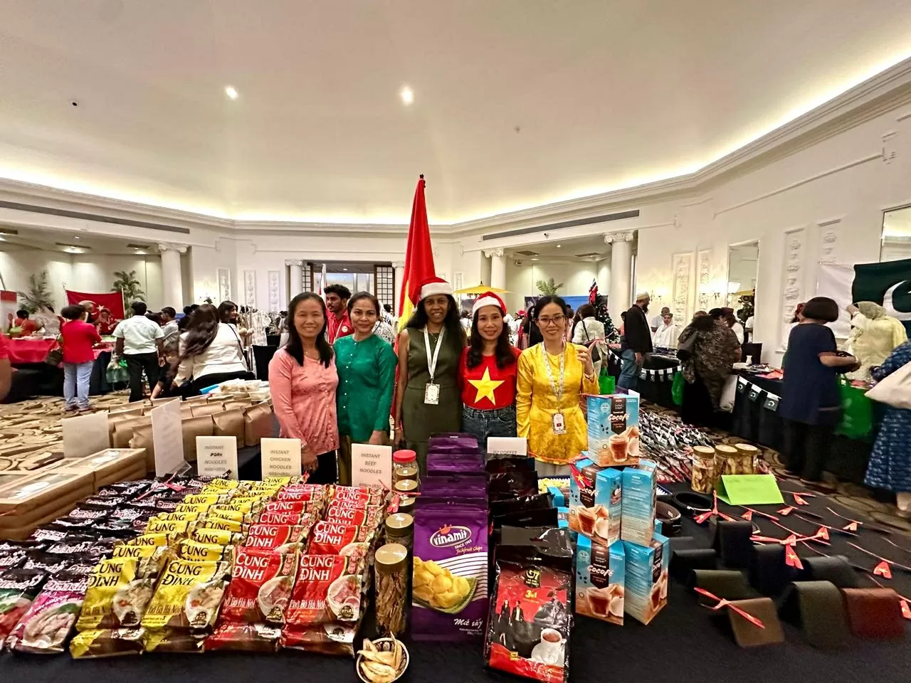 Gian hàng Việt Nam thu hút sự quan tâm tại Hội chợ từ thiện quốc tế 2025 tại Colombo Gian hàng Việt Nam thu hút sự quan tâm tại Hội chợ từ thiện quốc tế 2025 tại Colombo (Sri Lanka)
