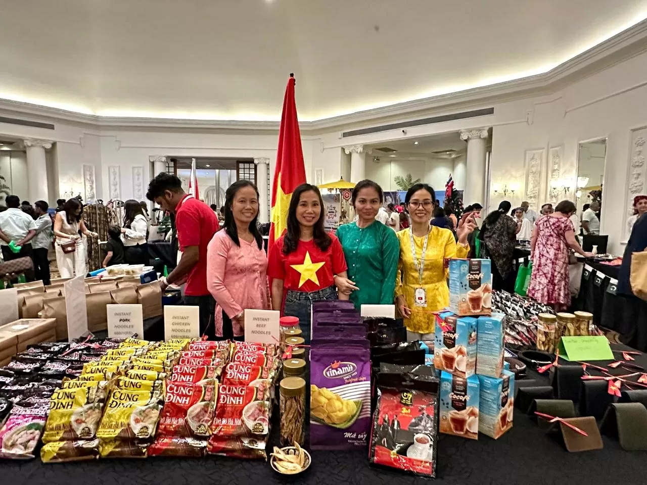 Gian hàng Việt Nam thu hút sự quan tâm tại Hội chợ từ thiện quốc tế 2025 tại Colombo Gian hàng Việt Nam thu hút sự quan tâm tại Hội chợ từ thiện quốc tế 2025 tại Colombo (Sri Lanka)